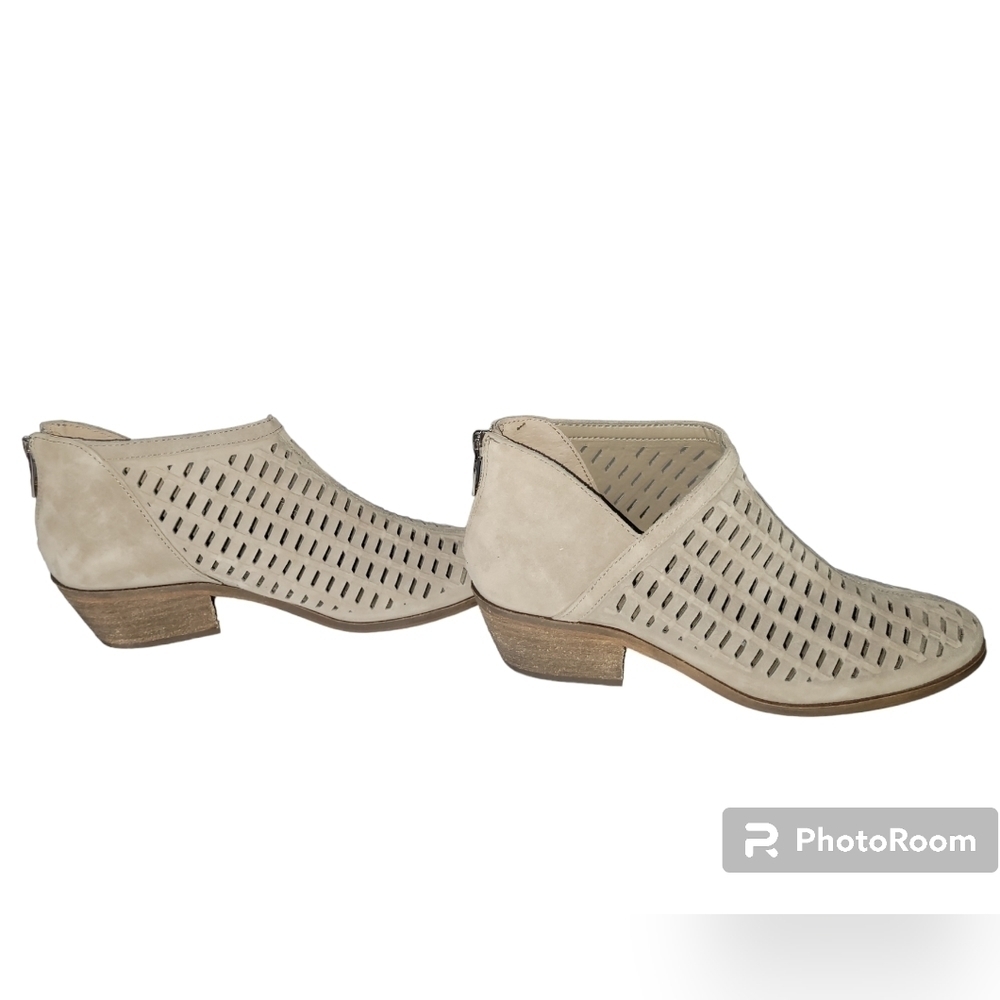 VINCE CAMUTO Pekkan Perforated Suede Ankle Boots in Graystone, Size 6.5 - Picture 5 of 8